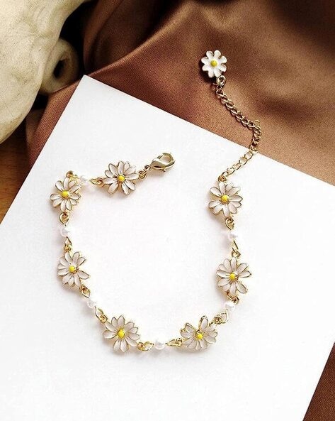 White Daisy Flower Pendant Short Necklace With Golden Chain/Necklace Set  For Girl's & Women