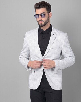 Black shirt and grey blazer sale