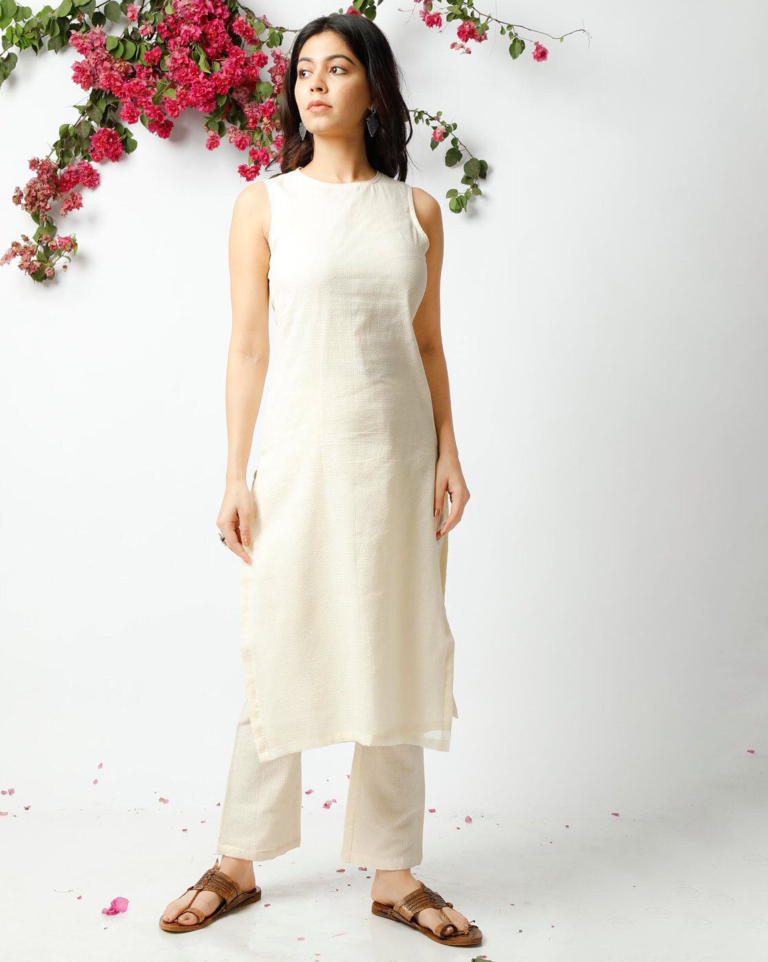 Pure Cotton White Sleeveless Blouse / Short Top Kurti, Lucknow  Chikankari/free Shipping in US - Etsy | White sleeveless blouse, Short  tops, White sleeveless