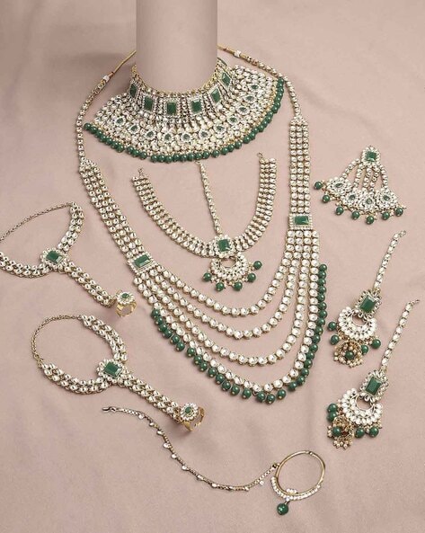 Women Kundan Studded Bridal Jewellery Set