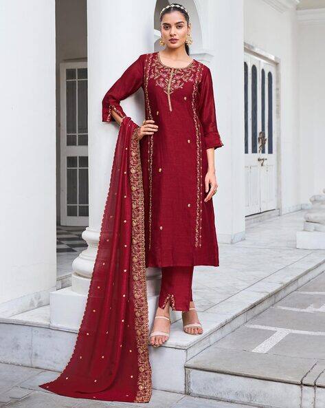 VREDEVOGEL Women Embroidered Kurta Set