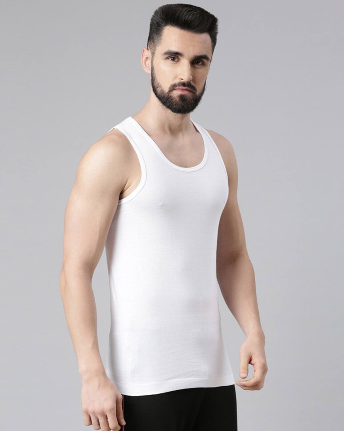 efu EATHER SLEEVELESS TOP ホワイトF 75cms to 100cms Leenex Cooltex Sleeveless White Vests at ₹ 45