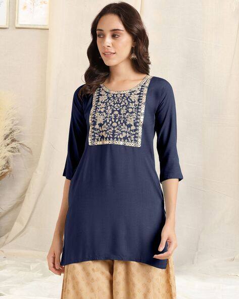 MIRCHI FASHION Women Embroidered Straight Kurta