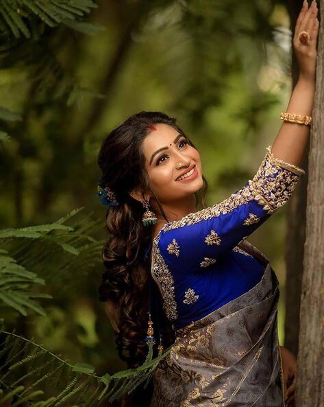 Beautiful Indian Young Girl In Traditional Saree Posing Outdoors Stock Photo,  Picture and Royalty Free Image. Image 147638584.