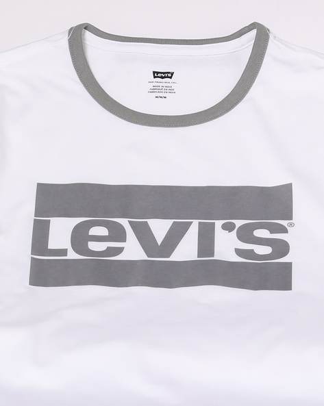 Levi's t-shirt in white with central small box tab logo | ASOS