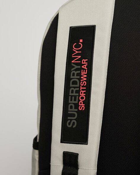 Superdry ロゴ ジップデザイン リュック ホワイト＆ブラック Superdry ロゴ ジップデザイン リュック ホワイト＆ブラック