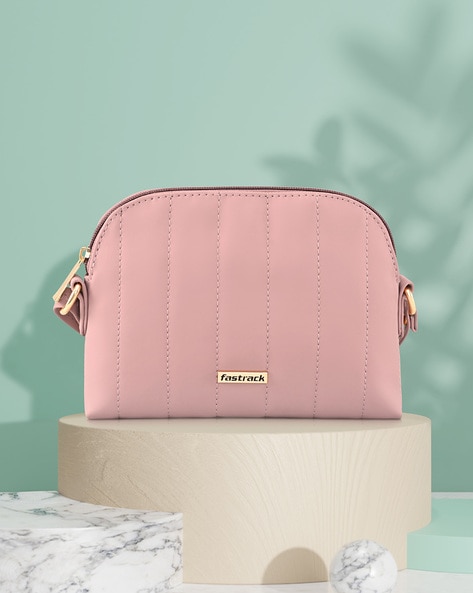 Pink purse isolated on a transparent background 21332931 PNG