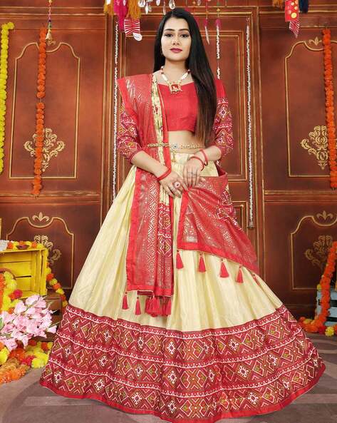 Viscose Rayon Thread Work White Lehenga Choli For Navratri – tapee.in