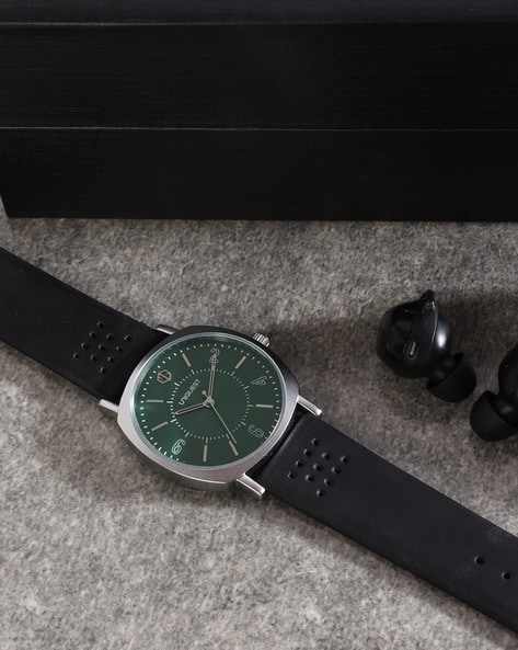 Marloe enters space race with square-faced Astro watch range – The Luxe  Review
