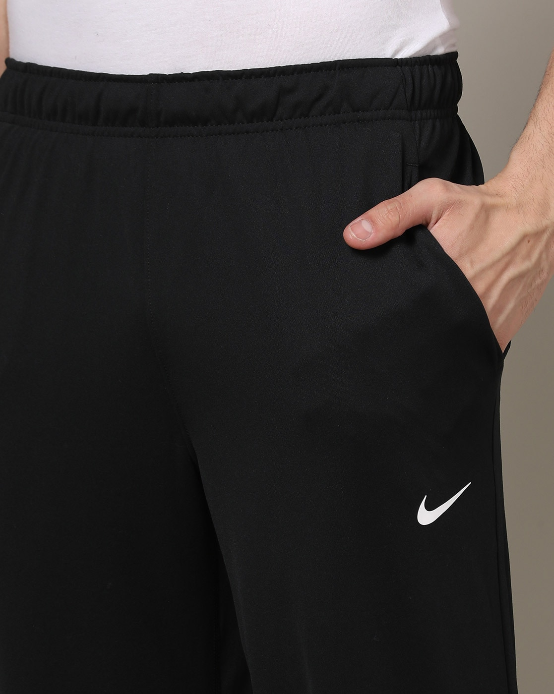 Nike Sportswear Tech Essentials Men's lined Commuter Pants. Nike.com