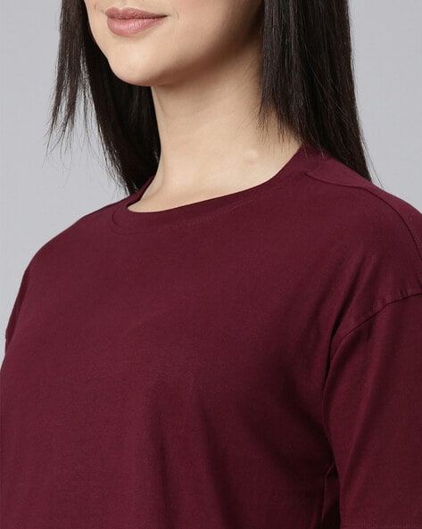 Burgundy crew hotsell neck t shirt