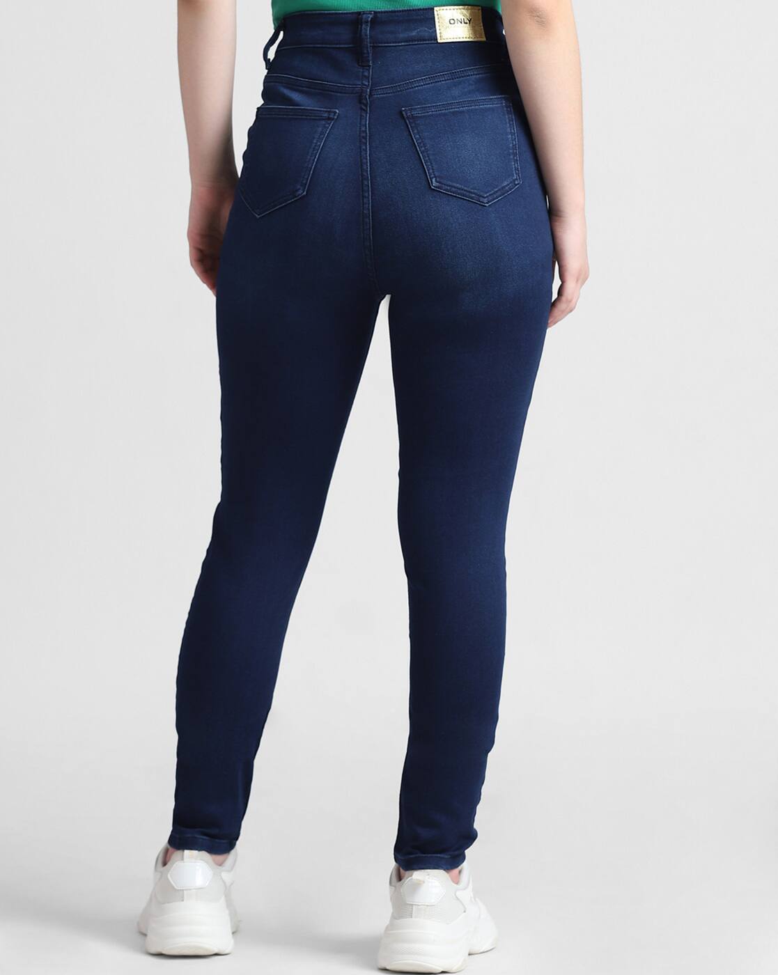 Women Skinny Fit Jeans with 5-Pocket Styling