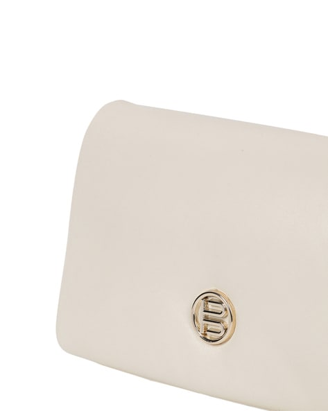 Rectangular Shape And Zipper Closure Style Snow White Leather Clutch Bags  For Womens With 5 Pocket Size: Various Sizes Are Available at Best Price in  Zirakpur | Global Fashion