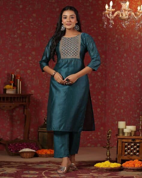 Notch Neck Embroidered Straight Kurta