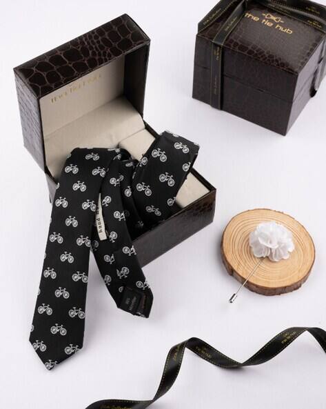 THE TIE HUB Men Cycle Print Tie & Lapel Pin Set