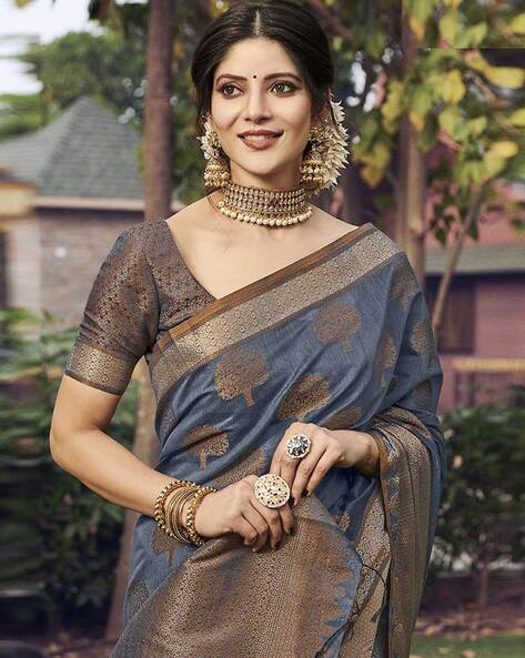 Which type or color of jewelry suits a grey saree? - Quora