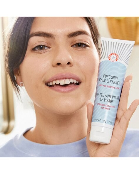 First Aid Beauty Face Cleanser 142g - FREE Delivery