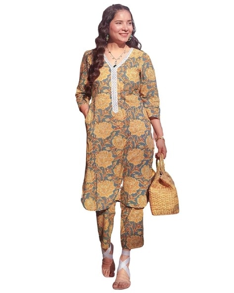 Women Printed Straight Kurta Set 