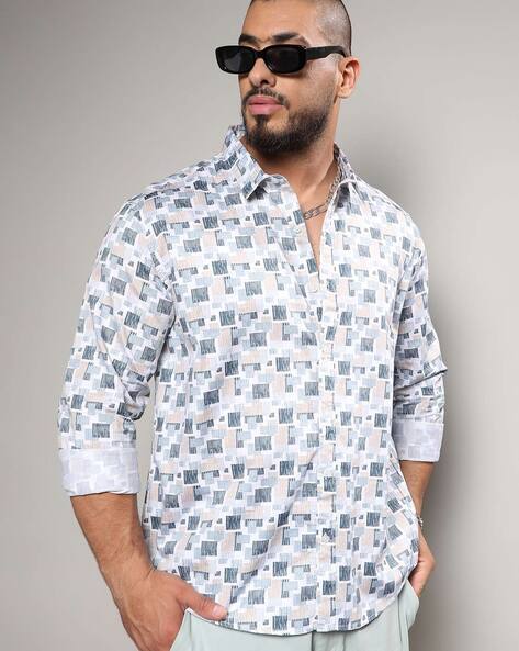 Instafab Plus Men Geometric Print Regular Fit Shirt with Spread Collar