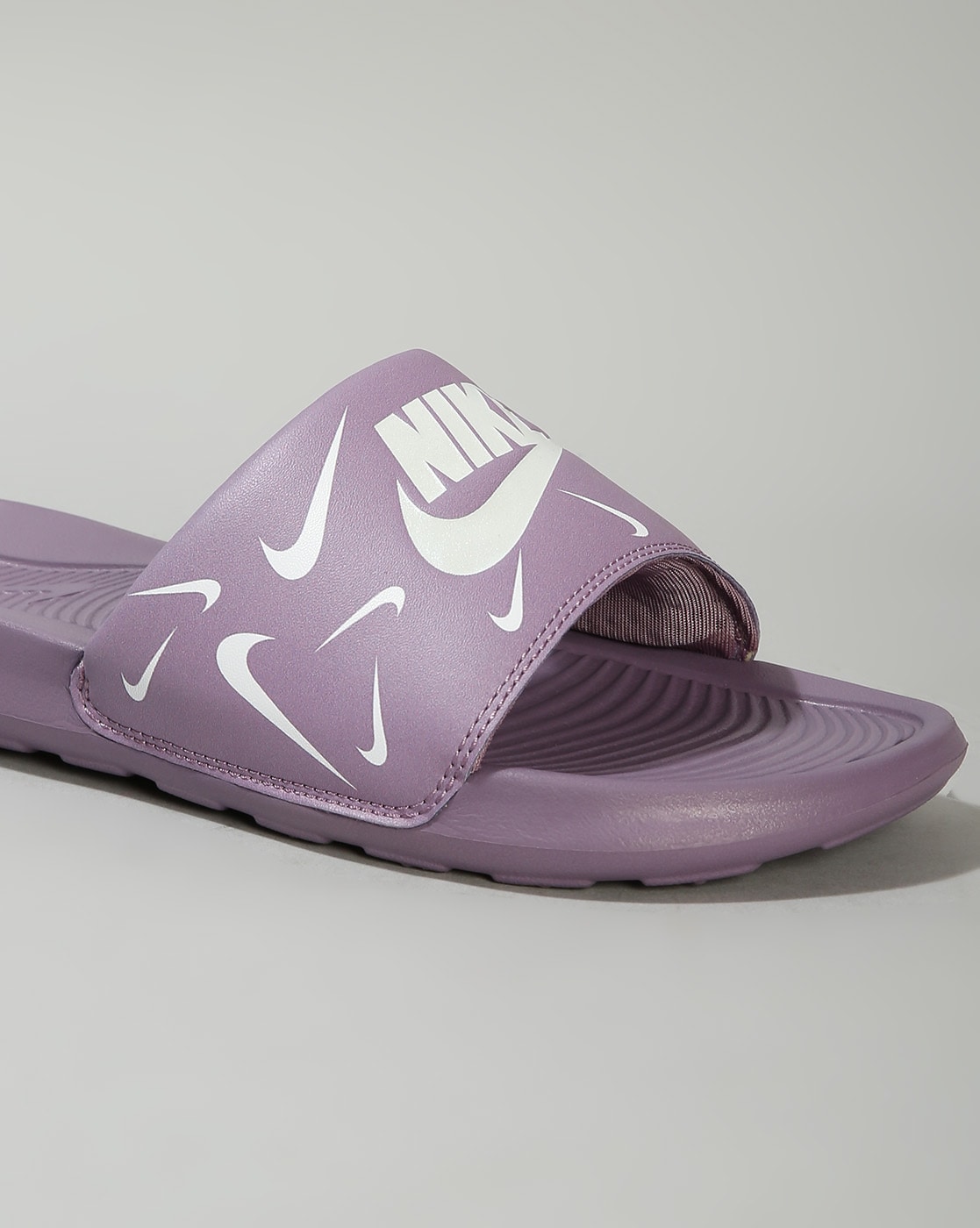 Nike cheap lilac sliders