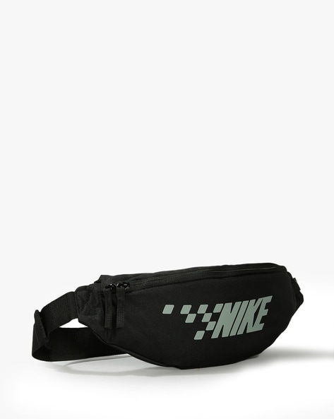 Nike hotsell black pouch