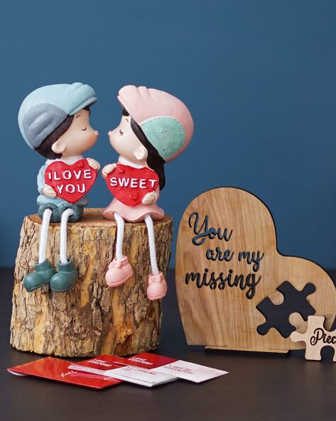 9 Gifts For Your Girlfriend To Show Your True and Deep Love For Her