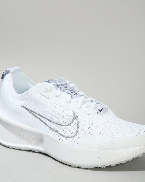 Nike running store shoes women white