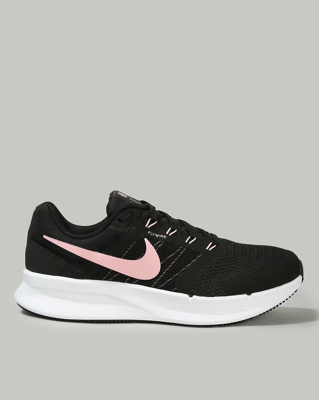 Nike black and white cheap runners