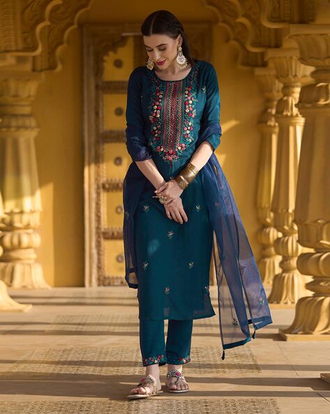 8 Classy Long Kurta With Straight Pants for Comfort & Style