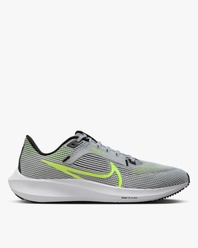 Nike gray running outlet shoes