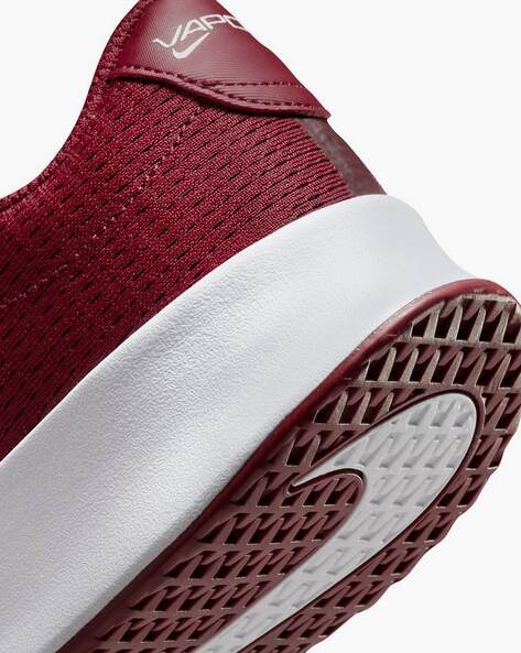 Nike discount maroon sneakers