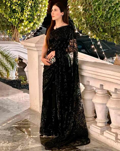 Aditi Rao Hydari hails royalty in embellished black saree, see photos