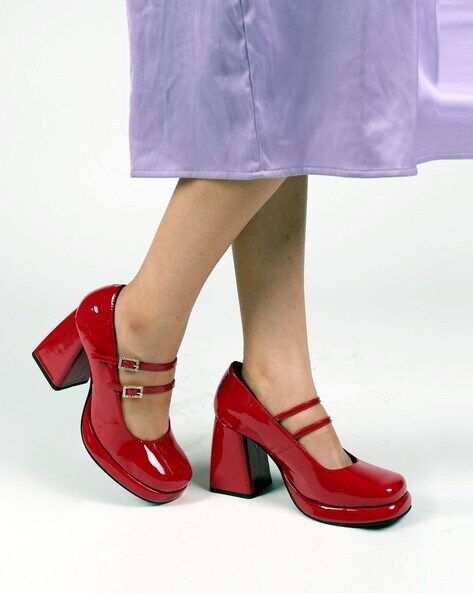 Red chunky heels online closed toe