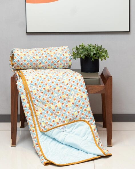 Buy White Blankets, Dohars & Quilts for Home & Kitchen by Urban