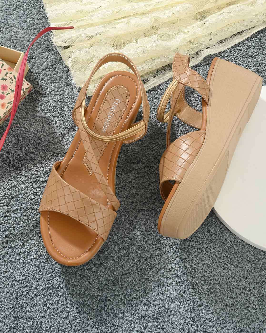 Clog best sale wedge sandals