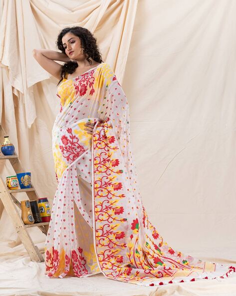 White Floral Printed Saree Set Design by Astha Narang at Pernia's Pop Up  Shop 2024