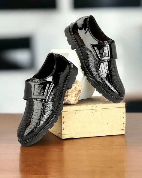 Ajio black hot sale shoes