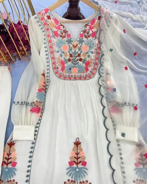 Pin by 👑Farha Noor on !!Fashion Dresses