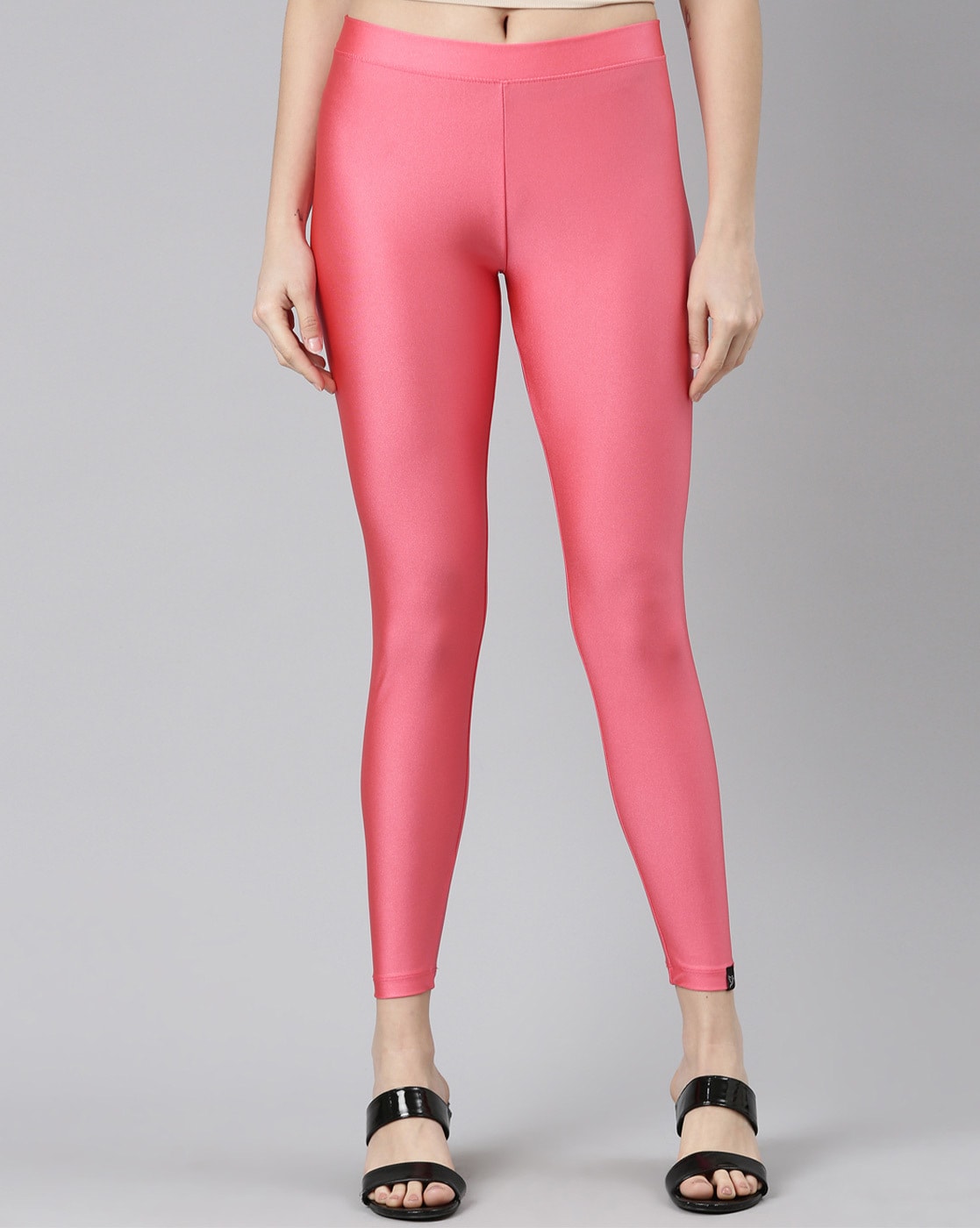 How many yards of Lycra does it take to make leggings? - Quora