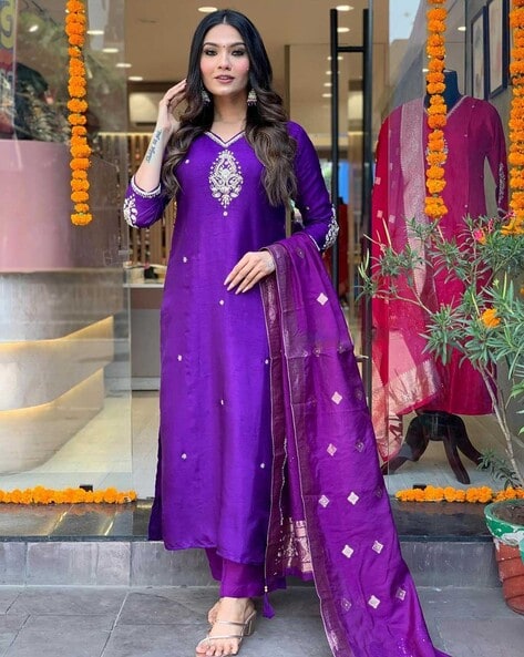 Purple color Georgette Salwar Suit with Embroidered