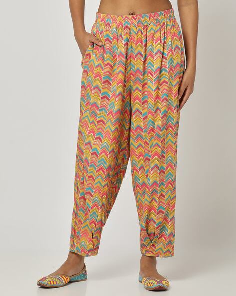 Women Printed Tapered Pants Price in India