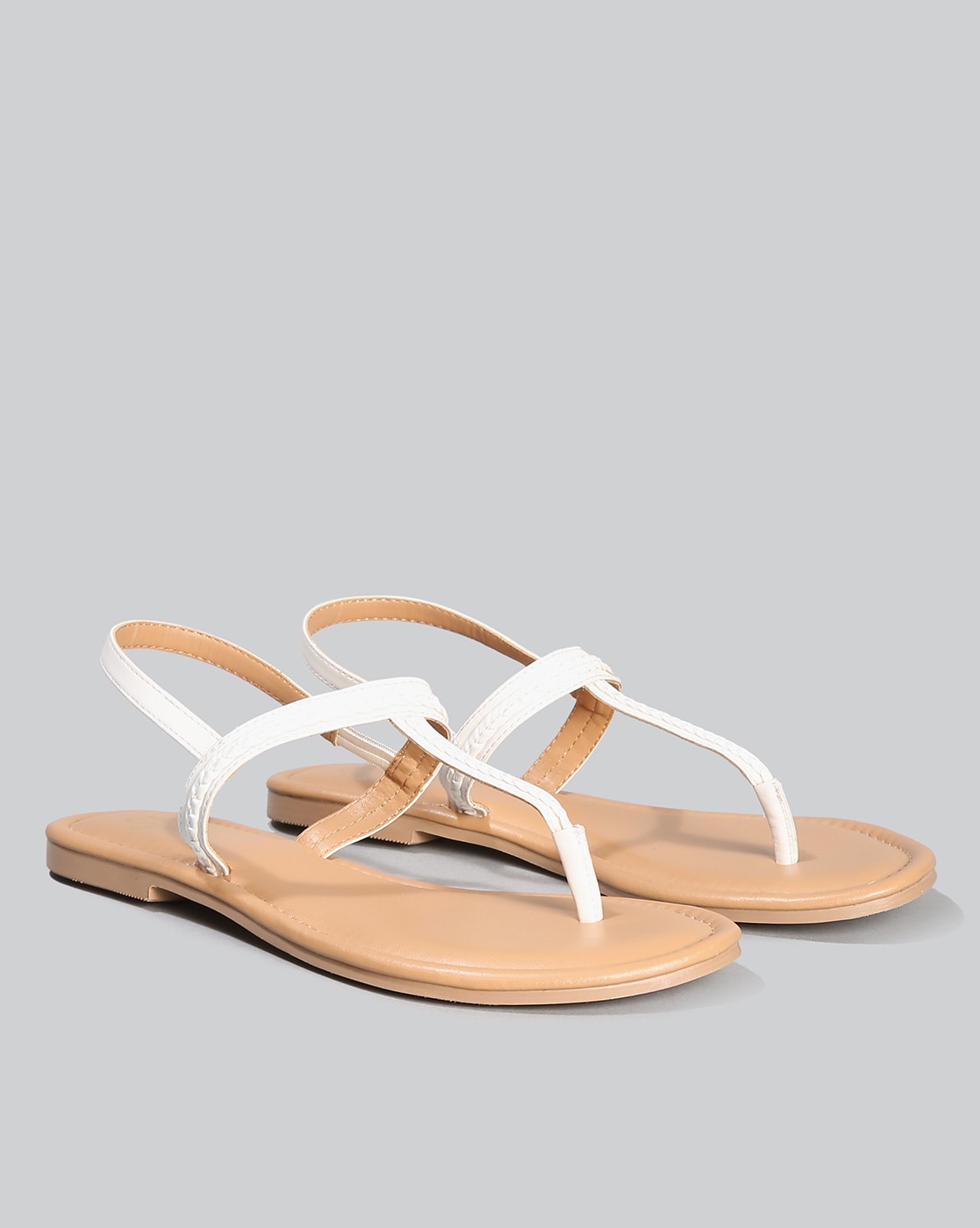 NWOT JustFab Kayla White Flat Thong Sandals - 9 | White flats, Thong sandals,  Thong