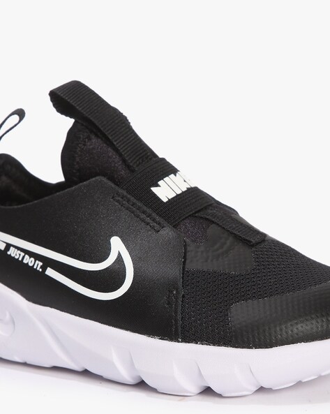 Boys nike best sale slip on shoes