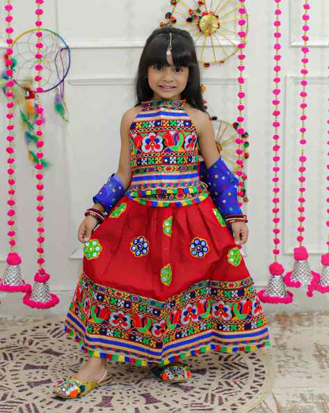 Garba dress for girl,navratri dress ideas,gujarati dress, radha dress,radha  makeup,dandiya dress | Fancy dress for kids, Dandiya dress, Garba dress