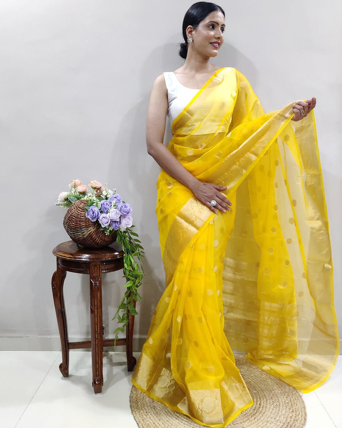 Buy White Sarees for Women by VASTRANAND Online | Ajio.com