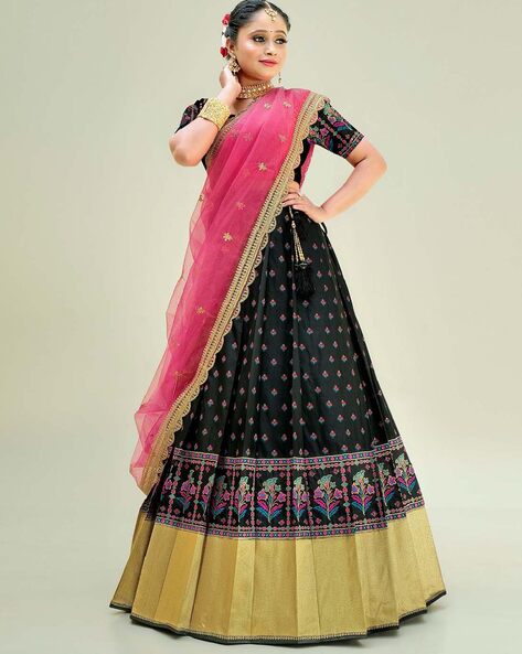 Details 119+ black lehenga with pink blouse latest