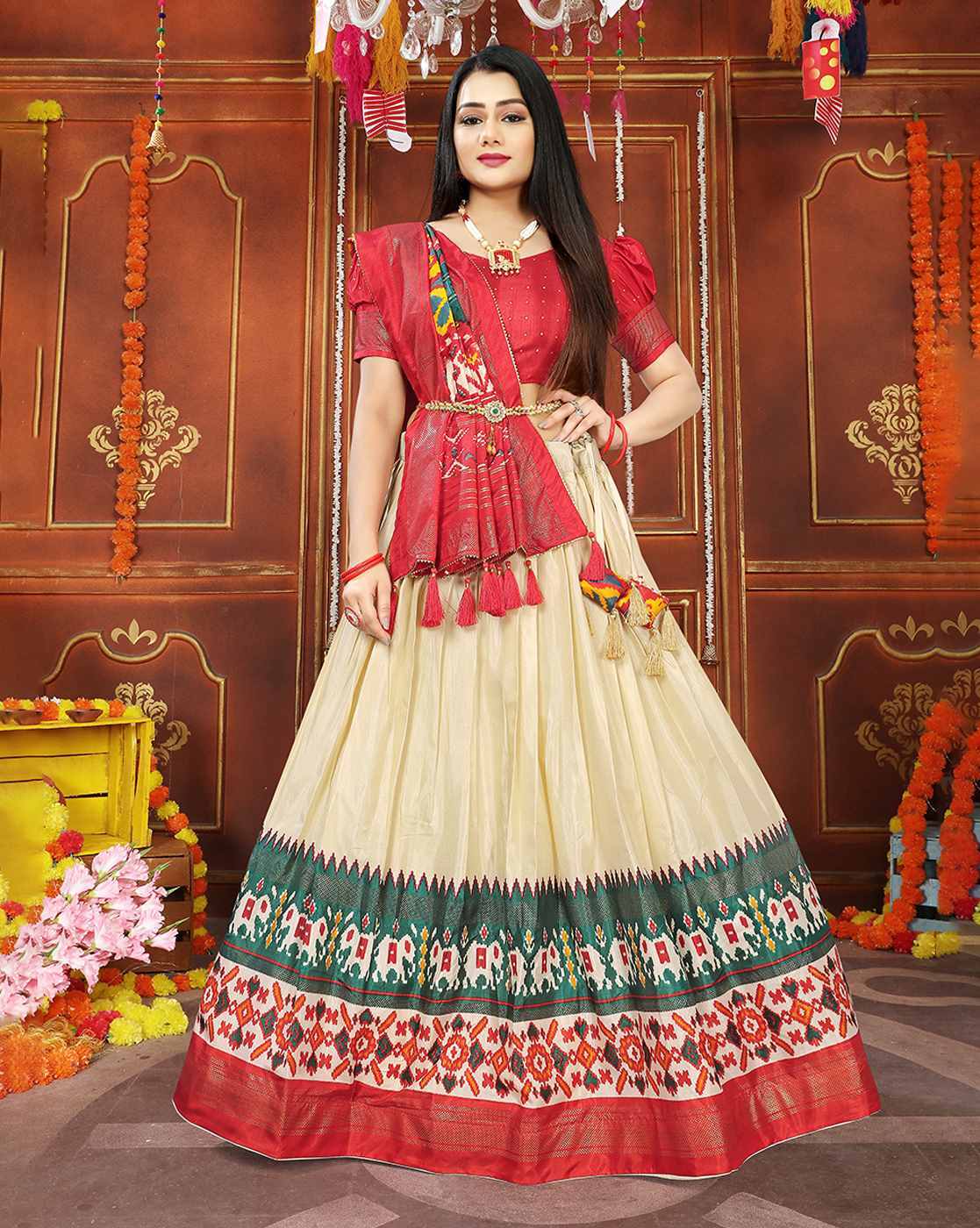 Aza Bride Nidhi Wears The 'Maharani' Lehenga Set By Sabyasachi! - YouTube