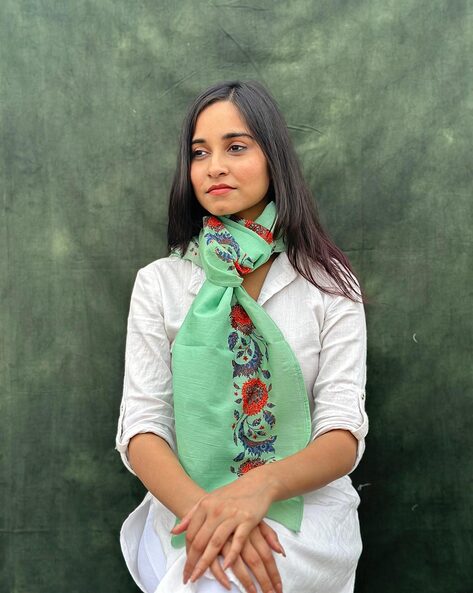 Women Floral Print Scarf with Folded Hem Price in India