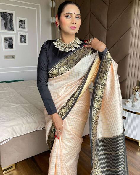 Black Lilies On Dull Rose Silk Saree with border – Picchika