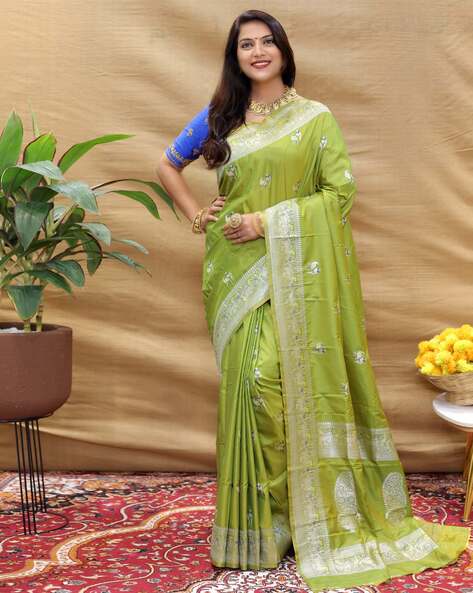 Buy Swtantra Green Royal Saree with Embroiderred Blouse online